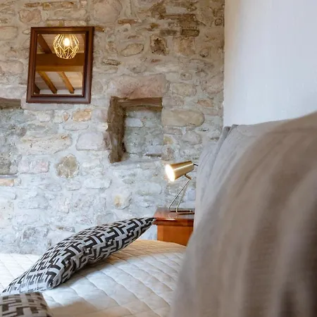 Rustic House, Con Patio E Giardino, Centro בית נופש