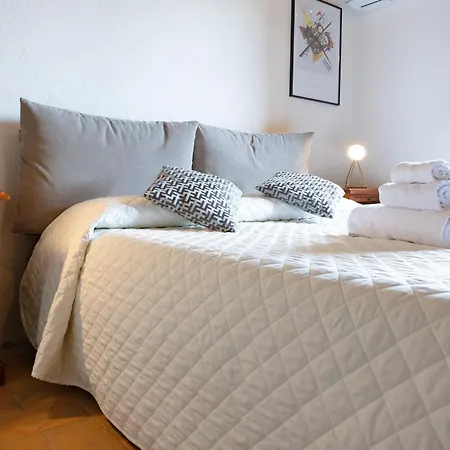 Rustic House, Con Patio E Giardino, Centro בית נופש