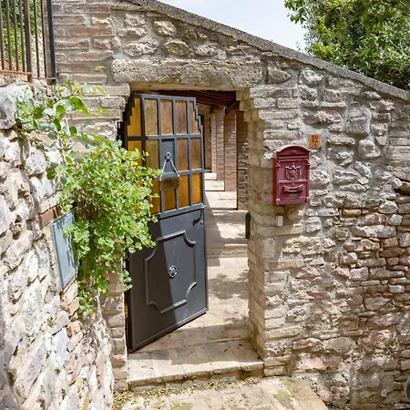 Rustic House, Con Patio E Giardino, Centro בית נופש