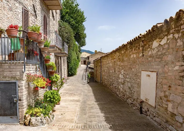 Casa vacanze Rustic House, Con Patio E Giardino, Centro Assisi