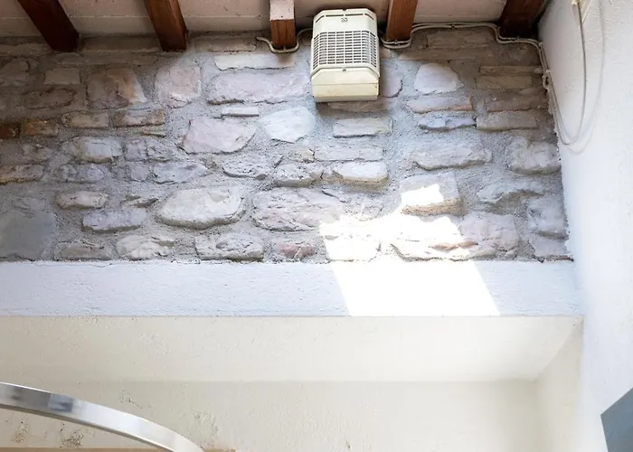 Rustic House, Con Patio E Giardino, Centro Hébergement de vacances *