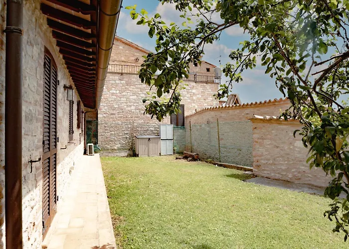 Rustic House, Con Patio E Giardino, Centro Dom wakacyjny *