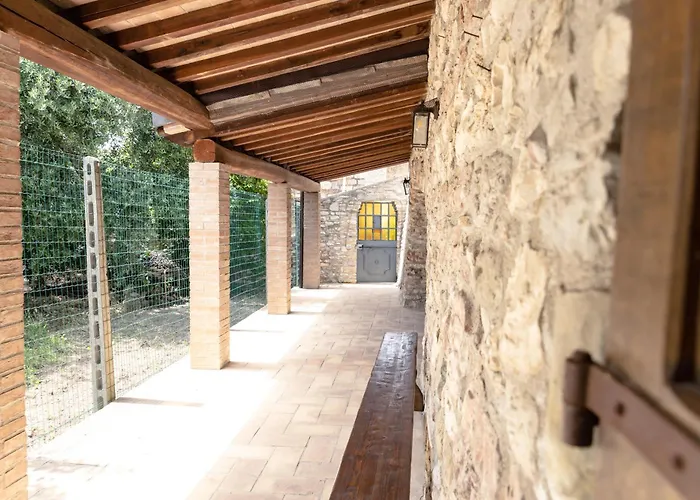 Rustic House, Con Patio E Giardino, Centro Hébergement de vacances *