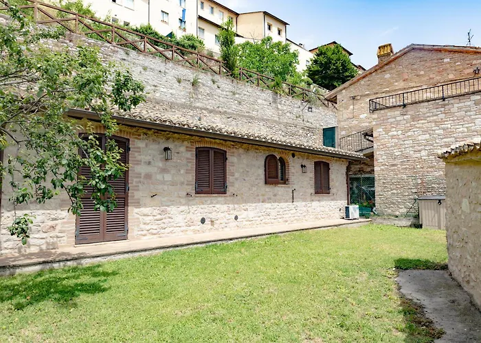 Dom wakacyjny Rustic House, Con Patio E Giardino, Centro *